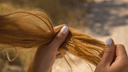 Routine express pour des cheveux au top entre deux baignades