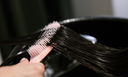 Brosse beauté insolente pour démêler les cheveux métissés, crépus, bouclés, locksés, frisés, lisses.