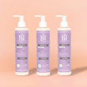 Photo publicitaire qualité studio, un lot de 3  créme boucles beauté insolente présentés debout sur un fond neutre couleur pêche claire.