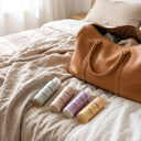 Photo d'ambiance, Routine Cheveux bouclés Beauté Insolente, contient 4 essentiels au format 100ml shampoing Boucles, la Crème Boucles, la Crème 3 en 1 Pure énergie et la gelée Capillaire.